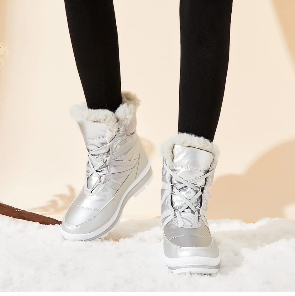 Snow boots, size 6 / 37